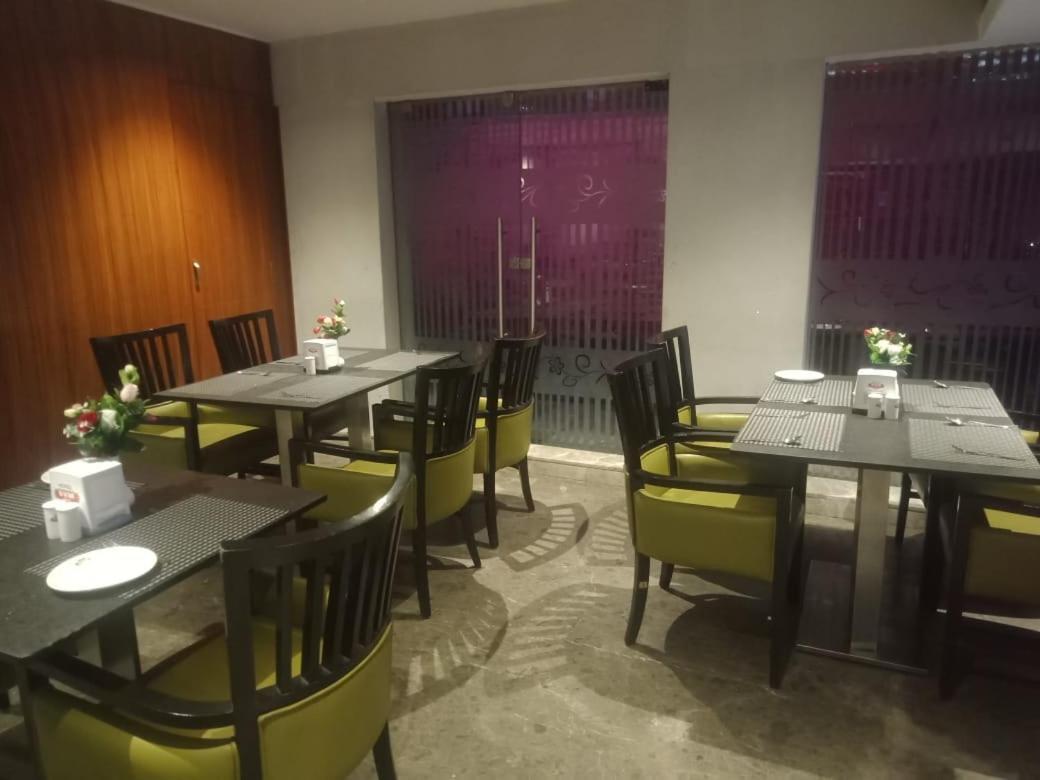 Svm Pride Banjara-hot Live Counter-road View Stay- Free Lavish Buffet Breakfast-18 Percent Off In Restaurant Food Order Hyderabad