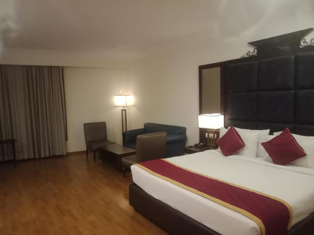 Svm Pride Banjara-hot Live Counter-road View Stay- Free Lavish Buffet Breakfast-18 Percent Off In Restaurant Food Order 3* Hyderabad
